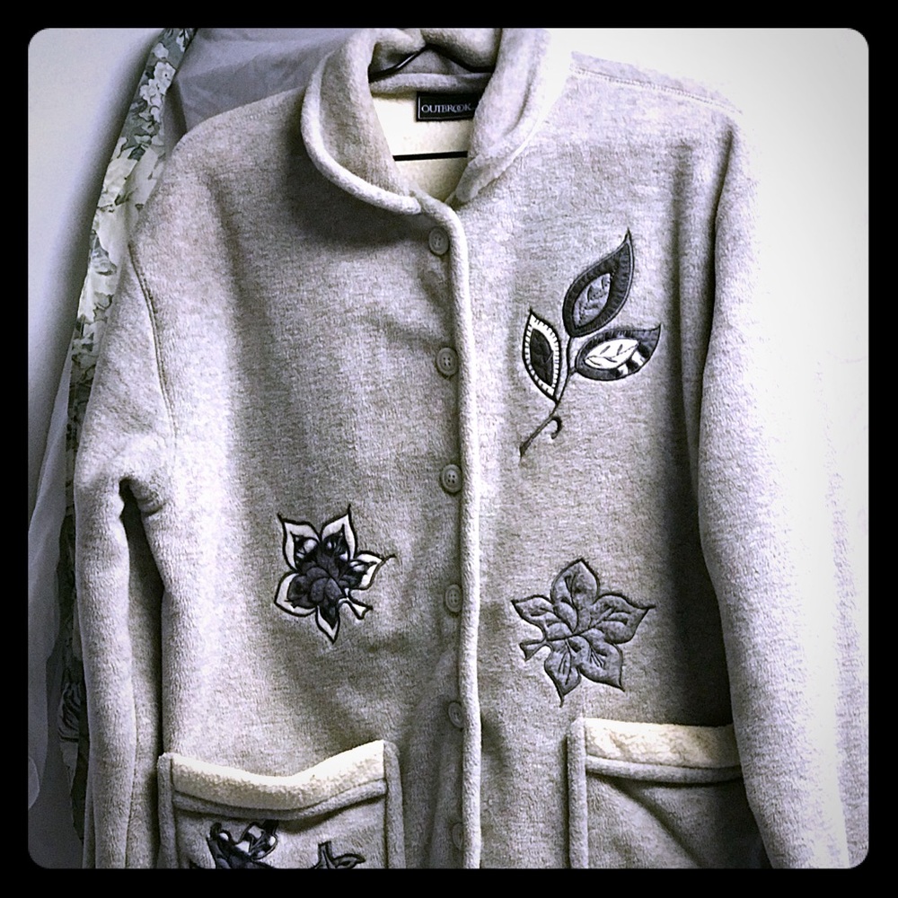 Silver & white w colourful fall leaves 🍁 bed coat